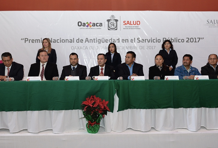 Entregan reconocimientos a empleados  de los SSO por sus años de antigüedad | El Imparcial de Oaxaca