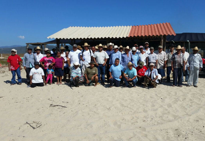 Bienes comunales limpian las playas de Puerto Escondido, Oaxaca | El Imparcial de Oaxaca