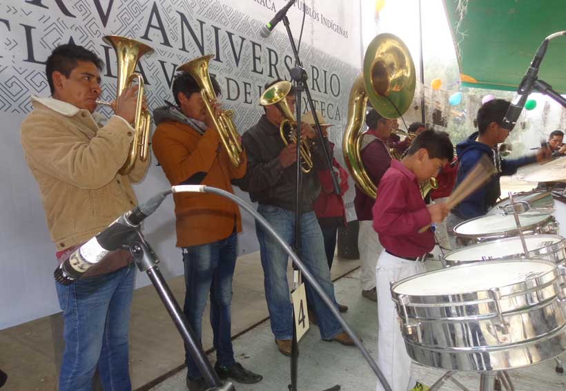 Celebran 35 aniversario de  Xetla, La voz de la mixteca de Oaxaca