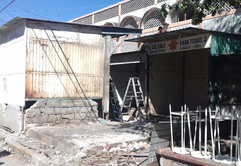 Comerciantes de Salina Cruz en riesgo de perder su patrimonio