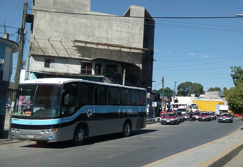 Conductores de Oaxaca, sin respeto  por las señales de tránsito