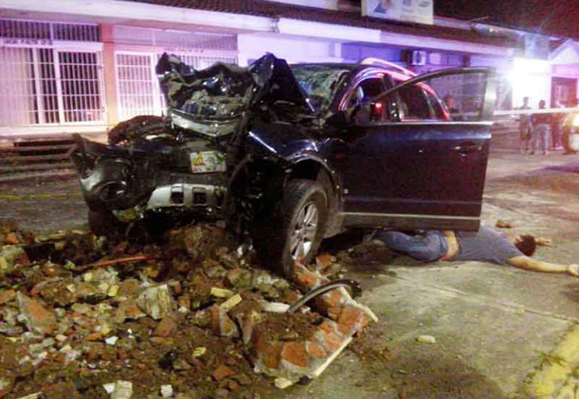 Un muerto al estrellarse camioneta en un muro | El Imparcial de Oaxaca