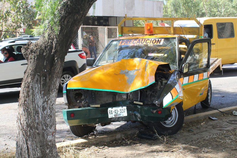 Por falla mecánica casi se mata chofer en San Agustín Yatareni | El Imparcial de Oaxaca