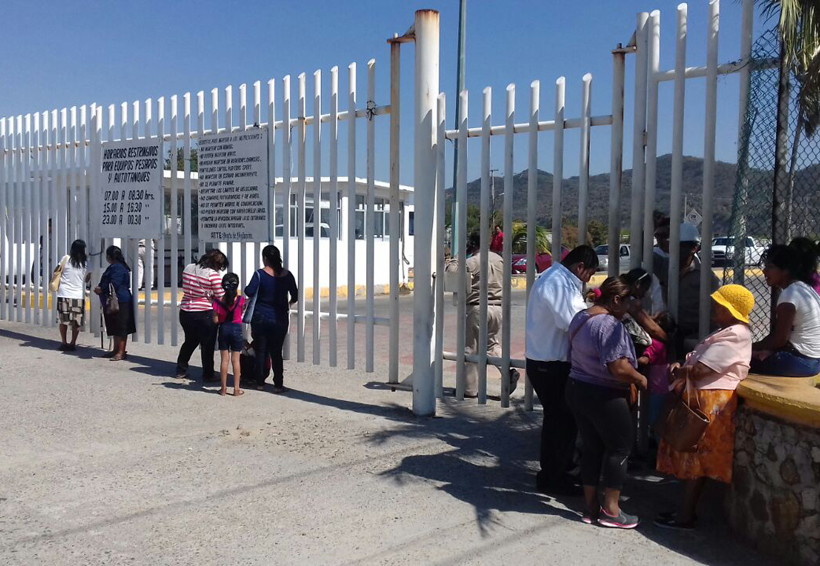 Habitantes de Salina Cruz bloquean el acceso a la Refinería Antonio Dovalí