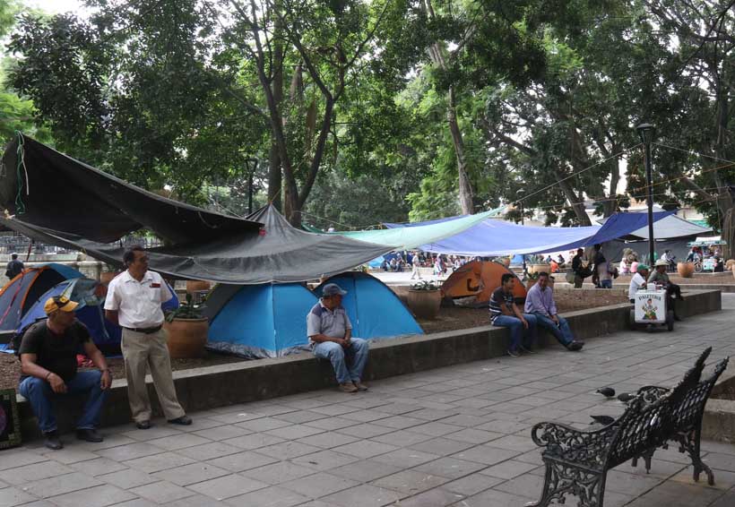 Desinflada protesta de la Sección 22 en el zócalo de Oaxaca | El Imparcial de Oaxaca