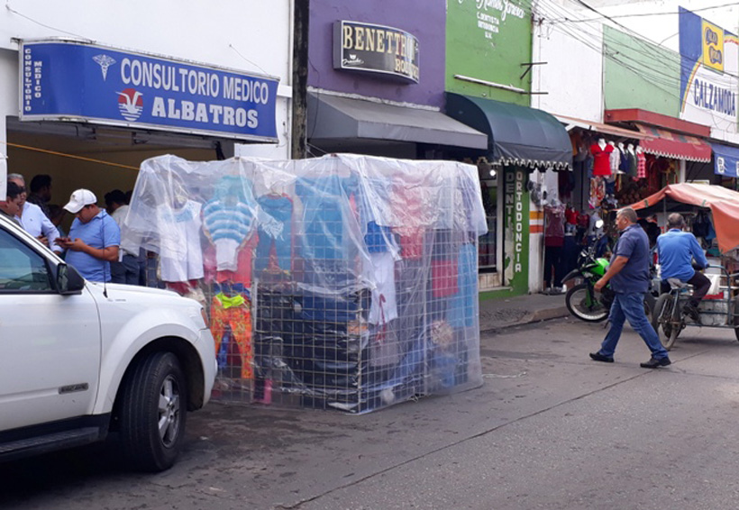 Piden retiro de comerciante de pirotecnia en el centro de Tuxtepec, Oaxaca