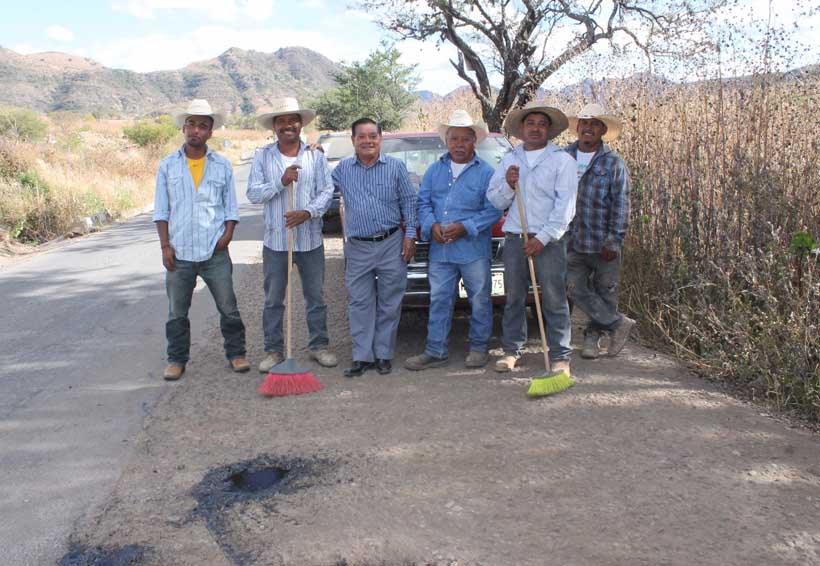 Productores de la Mixteca piden mejores caminos