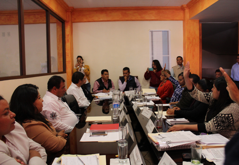 Rechazan concejales de Huajuapan de León reducir su salario | El Imparcial de Oaxaca