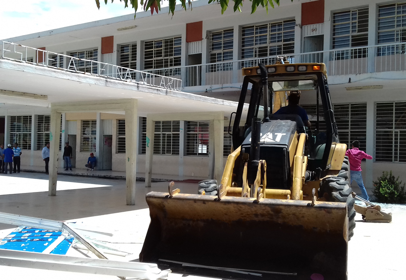 Regresan algunas escuelas de Salina Cruz a clases el 8 de enero