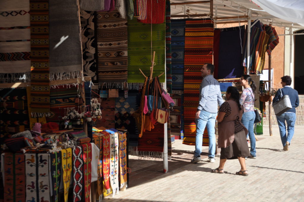 Colores, texturas y manos mágicas confluyen en Teotitlán, Oaxaca | El Imparcial de Oaxaca