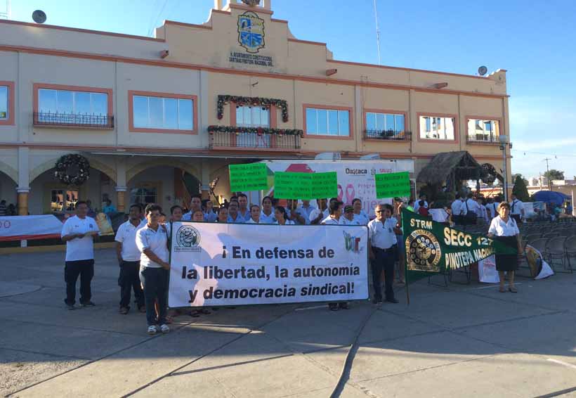 Telefonistas de Pinotepa Nacional protestan | El Imparcial de Oaxaca