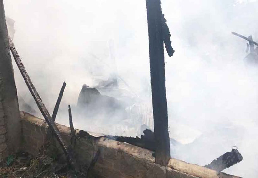 Voraz incendio consume una vecindad | El Imparcial de Oaxaca
