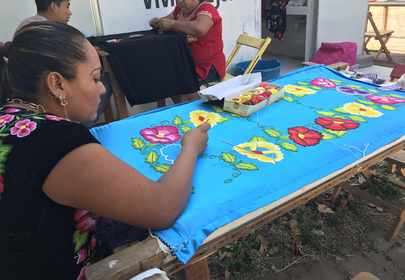 Artesanos de Juchitán, Oaxaca buscan reactivar economía con tianguis