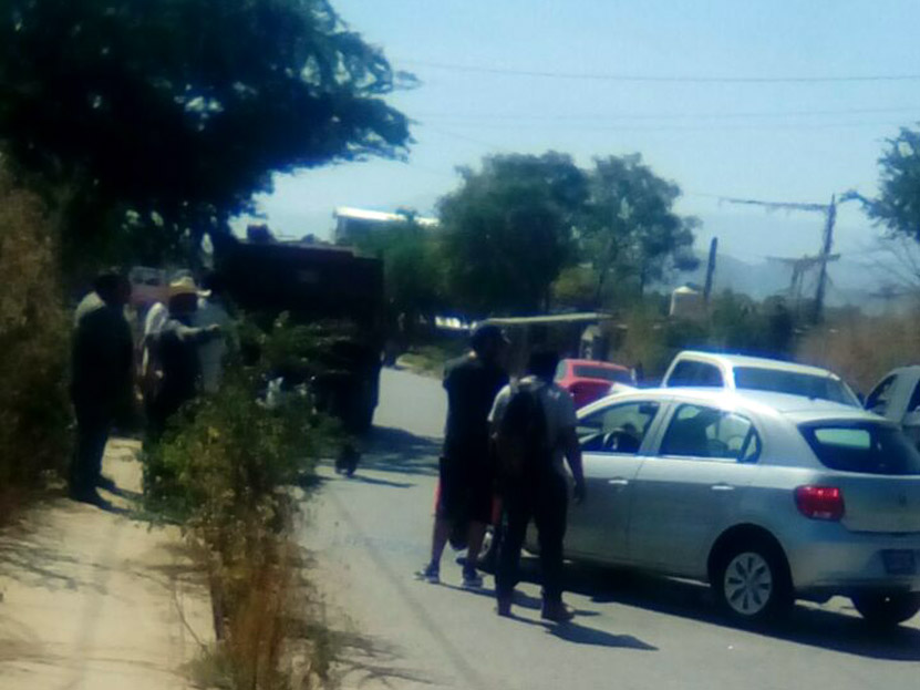 Colisiona auto contra volteo en San Agustín Yatareni, Oaxaca | El Imparcial de Oaxaca