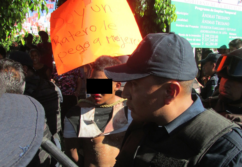 Video: Acusado de robo es rescatado por la policía; lo querían linchar en Ánimas Trujano | El Imparcial de Oaxaca