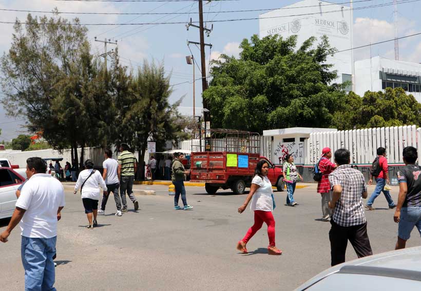 Protestan empleados de la Sedesol en Oaxaca | El Imparcial de Oaxaca