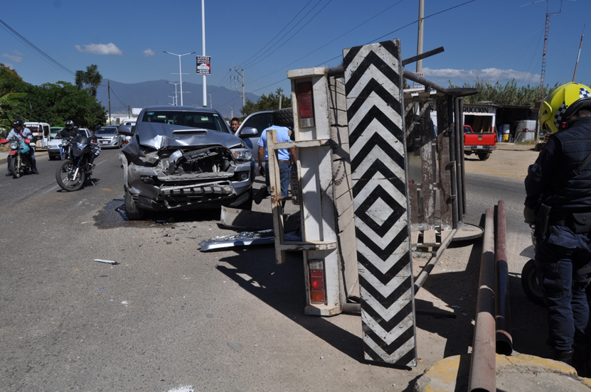 Aparatoso choque en la carretera a Zaachila, Oaxaca | El Imparcial de Oaxaca