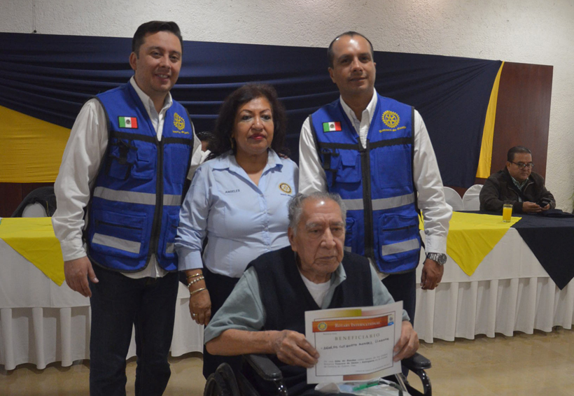 Reciben sillas de ruedas Club Rotario de Antequera