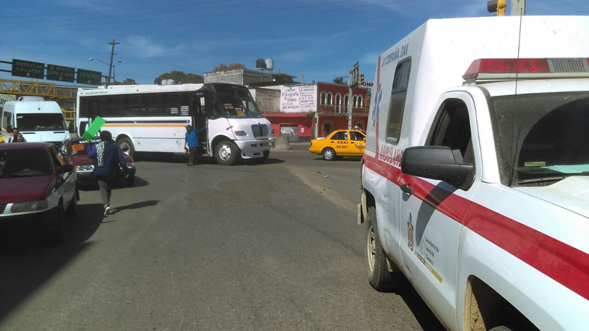 Choca ambulancia con camión urbano en Oaxaca | El Imparcial de Oaxaca