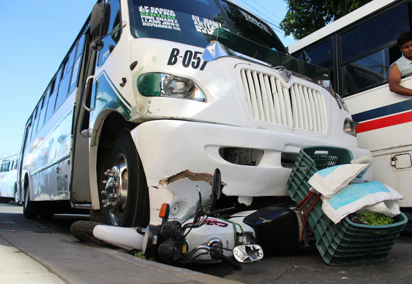 Arrolla camión a motociclista; huye chofer | El Imparcial de Oaxaca