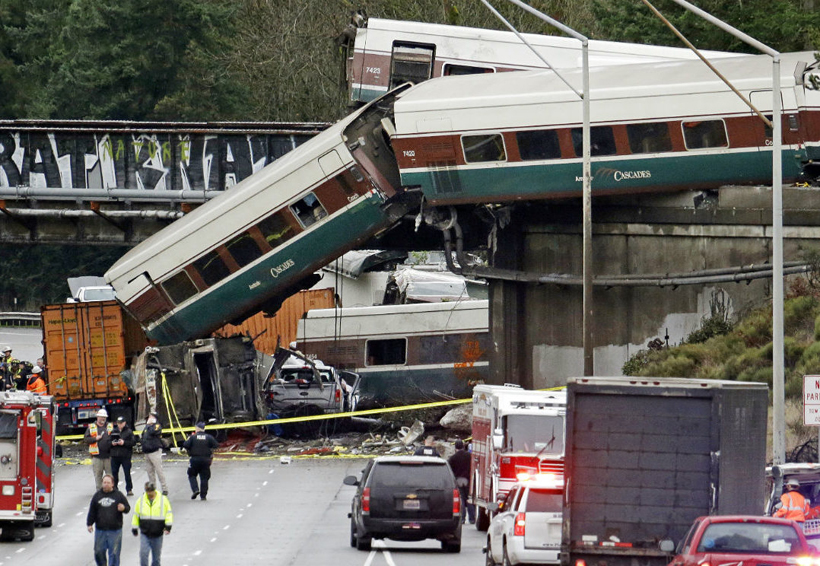 Mueren al menos seis personas al descarrilarse tren en Seattle | El Imparcial de Oaxaca