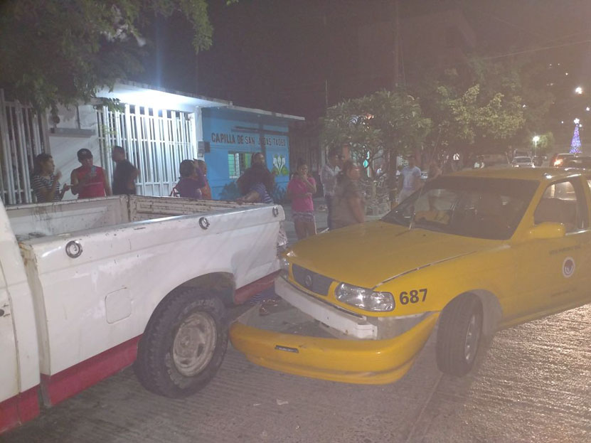 Colisiona contra auto estacionado en Salina Cruz, Oaxaca | El Imparcial de Oaxaca