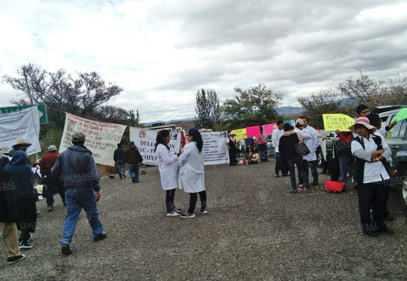 Sector salud mantiene bloqueos en carretera a Huajuapan, Oaxaca | El Imparcial de Oaxaca