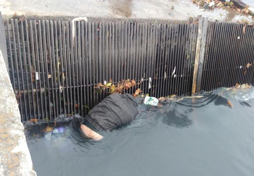 Vecinos descubren cuerpo que flotaba en río de aguas negras | El Imparcial de Oaxaca