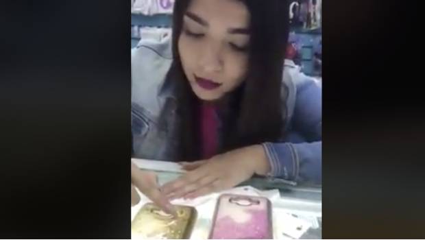 Video: Insólito, vende fundas de teléfono con “lagrimas de la Virgen María” | El Imparcial de Oaxaca