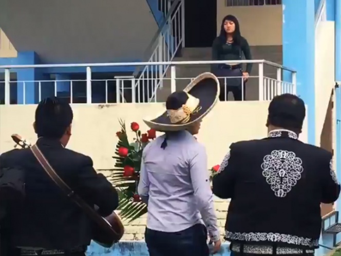 Intenta reconquistar a su ‘ex’, lo batean al ritmo de ‘Si nos dejan’ | El Imparcial de Oaxaca