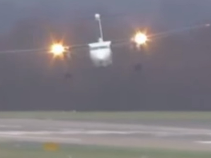 Video: Avión aterriza de lado por intensos vientos en aeropuerto de Holanda | El Imparcial de Oaxaca