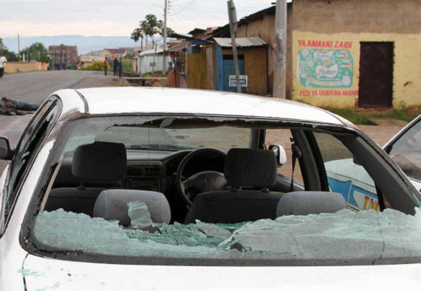 Encuentran tres cuerpos sin vida dentro de un carro cerca de una escuela | El Imparcial de Oaxaca