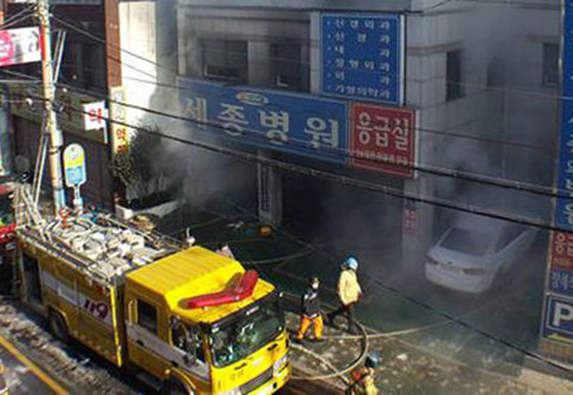Mueren 37 personas por incendio en un hospital en Corea del Sur