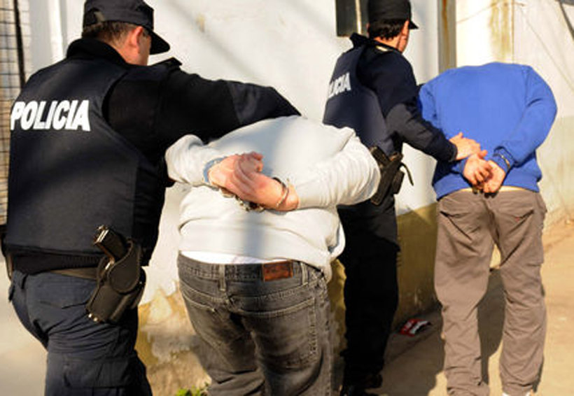 Detienen a tres jóvenes armados y con droga | El Imparcial de Oaxaca