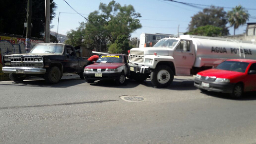 Imprudentes choferes ocasionan accidente en San Martín Mexicápam, Oaxaca | El Imparcial de Oaxaca