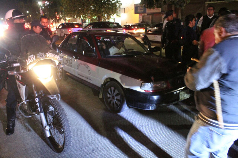 Taxi embiste a mujer en el periférico en Oaxaca, el conductor fue arrestado | El Imparcial de Oaxaca