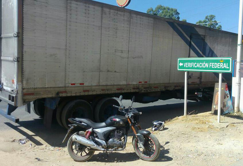 Motociclista logra  eludir a la muerte | El Imparcial de Oaxaca