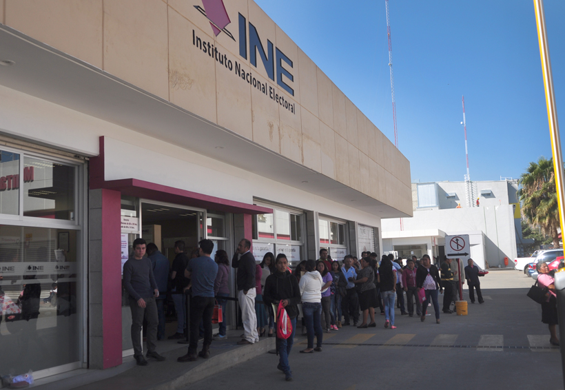 Aglomeraciones para tramitar credencial de elector en Oaxaca | El Imparcial de Oaxaca