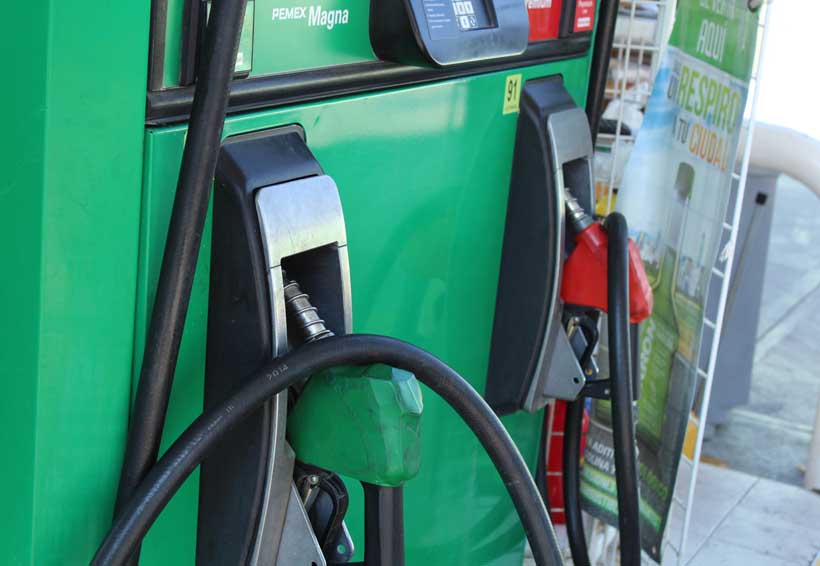 Impuestos casi  igualan costo  de las gasolinas