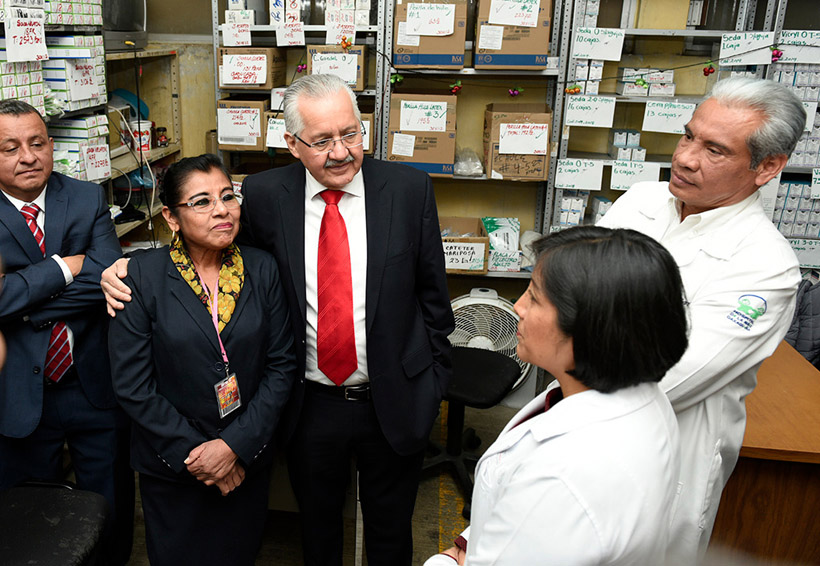 Recorre Pimentel el Hospital Civil; ofrece solución | El Imparcial de Oaxaca