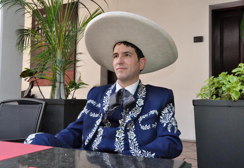 Video: Lorenzo Negrete llega a Oaxaca