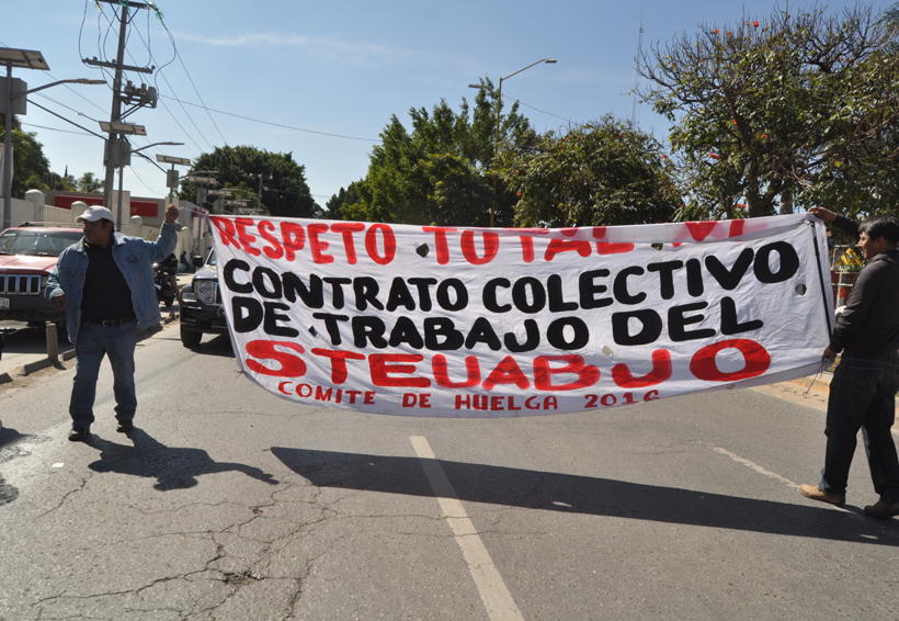 Marcha y bloqueo del STEUABJO | El Imparcial de Oaxaca