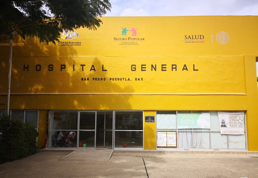 Por falta de pagos, dejan de trabajar en el hospital de Pochutla, Oaxaca