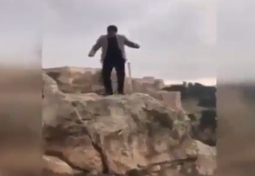 Video: Hombre cae por una quebrada luego de intentar sacarse una foto saltando, era su cumpleaños | El Imparcial de Oaxaca