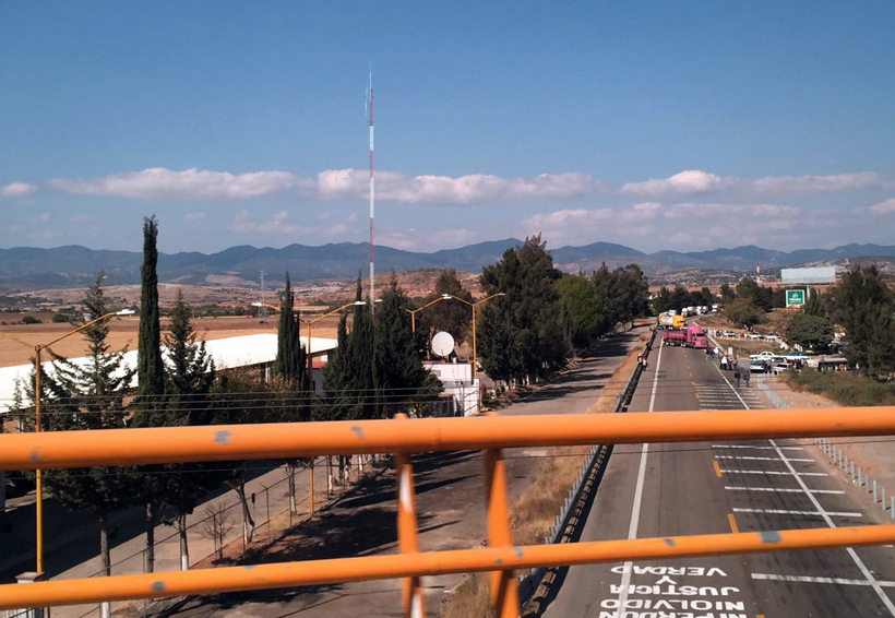 Mantienen bloqueo en la súper carretera en Nochixtlán | El Imparcial de Oaxaca
