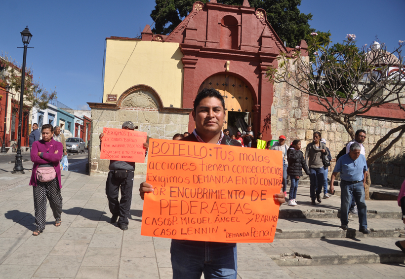 Video: Católicos de Telixtlahuaca protestan contra Arzobispo