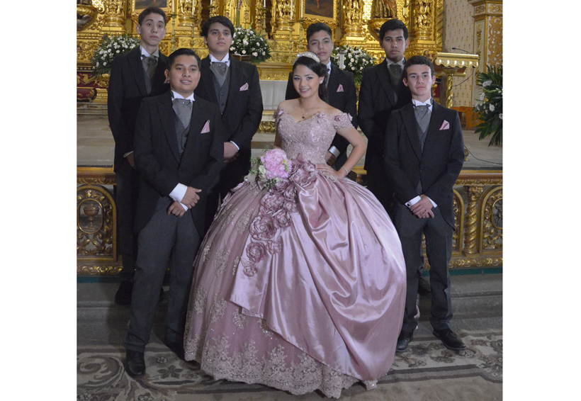 Felices XV Scarlet