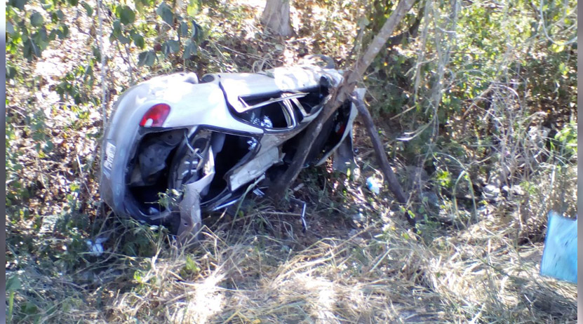 Vuelca en la carretera costera de Oaxaca