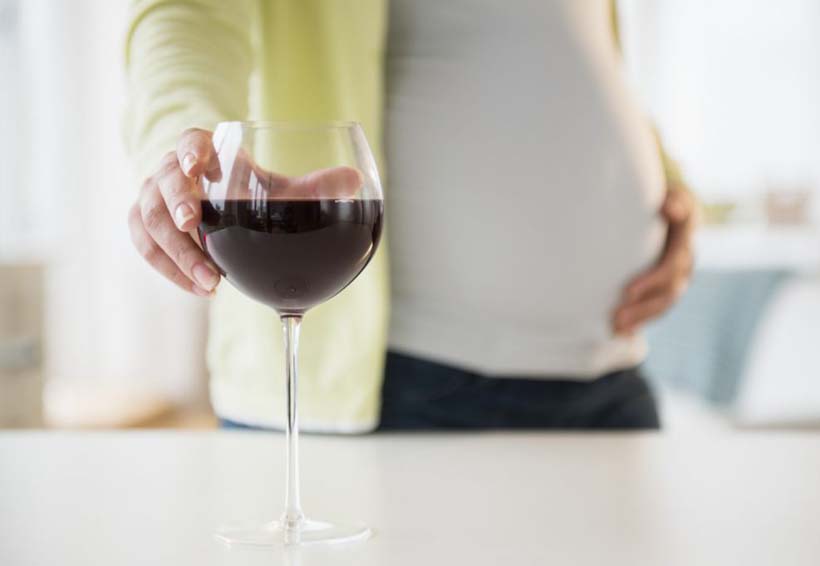 Así afecta al bebé tomar poco alcohol en el embarazo | El Imparcial de Oaxaca