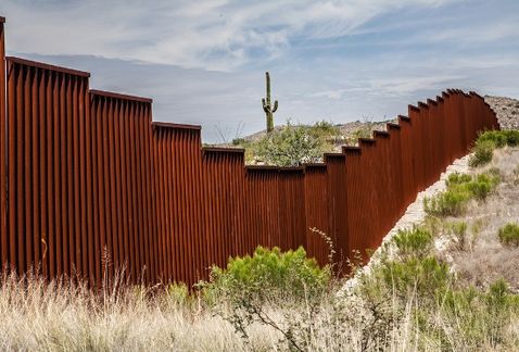 Trump solicita 18 mil mdd al Congreso para muro: WSJ